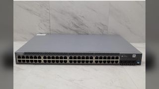 Overzicht Juniper EX2300-48P netwerkswitch