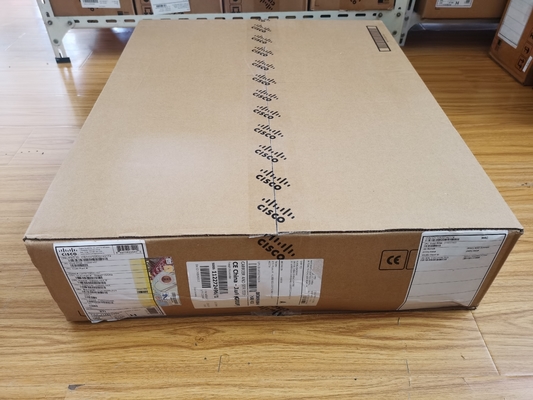 Cisco Catalyst C9500-16X-E 16-poort 10G Switch met NW Essentials Licentie