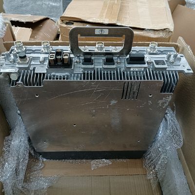 474800A (ARGA) Een Nokia AirScale RFM 6T6R B1 radiofrequentiemodule gebruikt in cellulaire basisstations voor 4G LTE-netwerken
