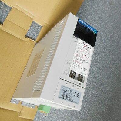 Mitsubishi MR - J2S - 100A 1kW AC servoaandrijving met ingebouwde dynamische rem (MELSERVO J2S-serie)