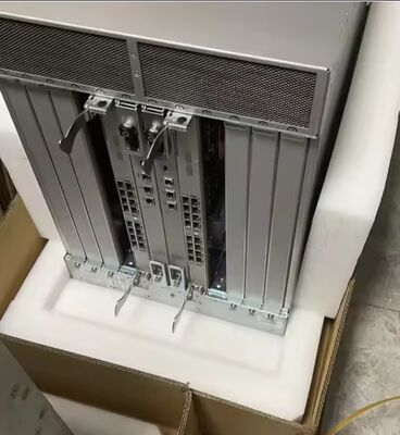 Brocade BR-DCX8518-B-0001 DCX 8510-8 SAN Backbone Director Switch, 10,2 Tbps, 16G FC, Enterprise-bundel